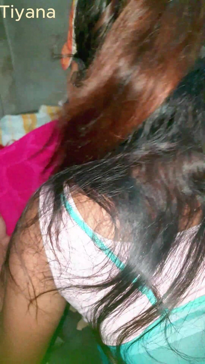 Tiyana: İtaatkar evli kadın kocası evde yokken patronunu sikiyor