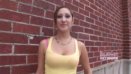 Dream Girls: 大胆的户外暴露黑发