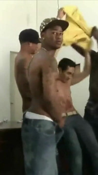 Gangbang yang menakjubkan dengan zakar hitam XXL