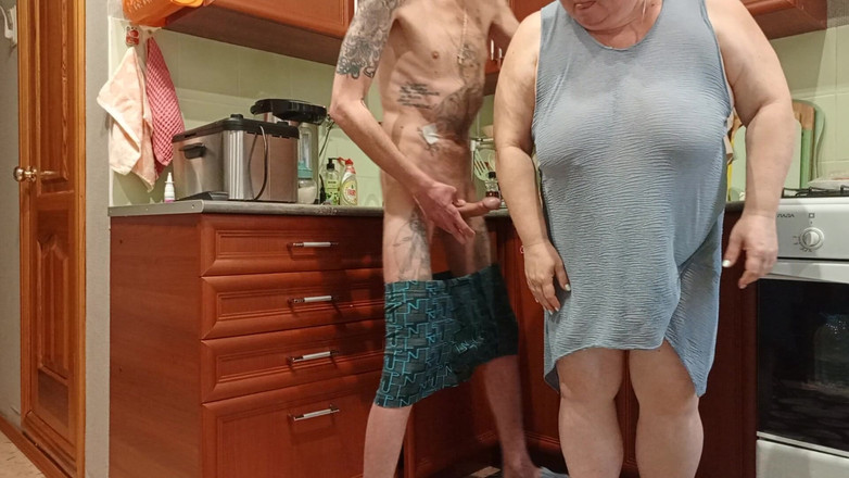 Zona901: 打我继母的大屁股在她的嘴里，阴户和射在她嘴里