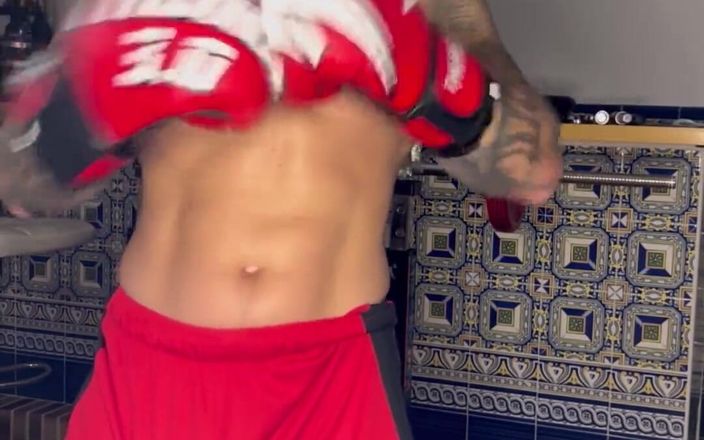 BoyGym: Super niesamowity wytrysk! Podczas gdy boxwanna dołącz do mnie?