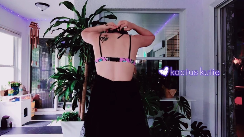 kactus kutie: Trying on kute klothes while it gets dark outside