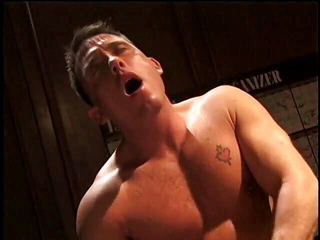 Gays Case: Sexy gay hřebci jsou v práci nadržení