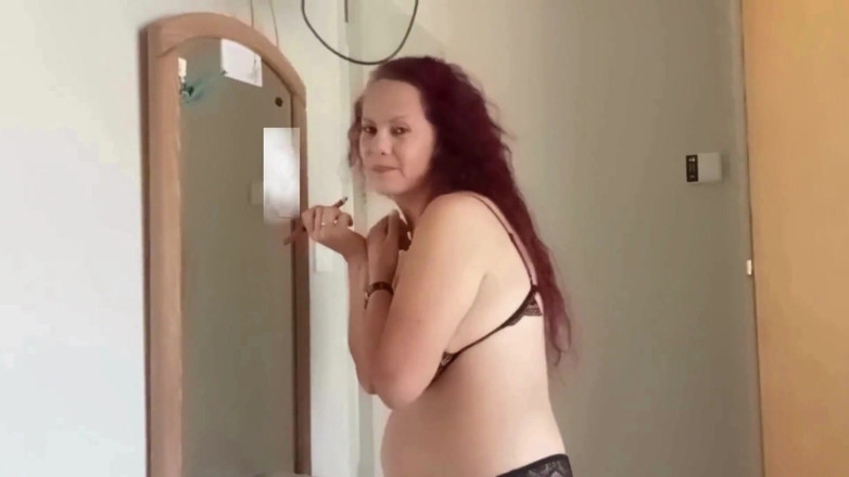 Exotic Tracy: Aldatılan koca karısını genç adam tarafından prezervatifsiz sikilirken izliyor