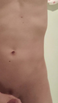 Rebotando mi polla y masturbándome hasta que me corro