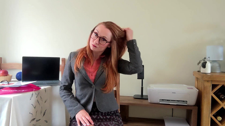 Lily kink: Zły szef: Wtyczka Butt i kobiecy wytrysk przez moje nylony