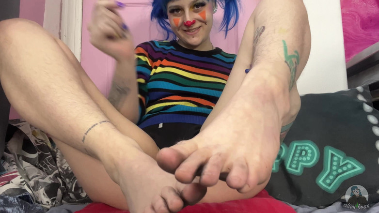 Alice Bean: Liếm đôi chân bẩn thỉu của tôi