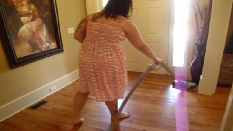 Sexy Amateurz: Aspirateur dans une robe