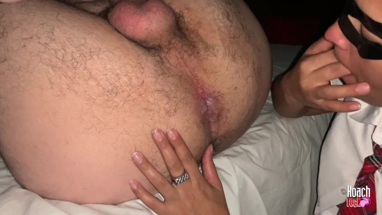 thundass: Cette étudiante coquine et coquine aime se lécher les doigts après...