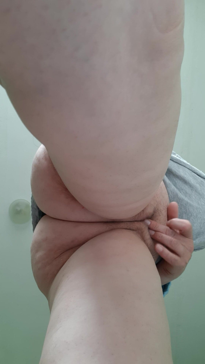 Lesbian-illusion: Profesoara MATURĂ SEXY își masturbează pizda în clasă