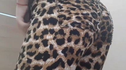 Josani Gwen: Leggins ve seksi büyük göt deliği dokunuyor