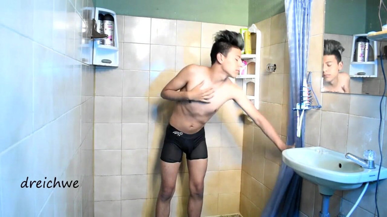 Dreichwe: Cold shower in boxer