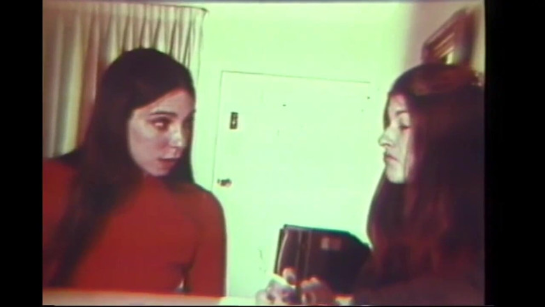 Vintage megastore: Wanita pemberontak mencari kontol yang dibuat untuk mereka (film lengkap)