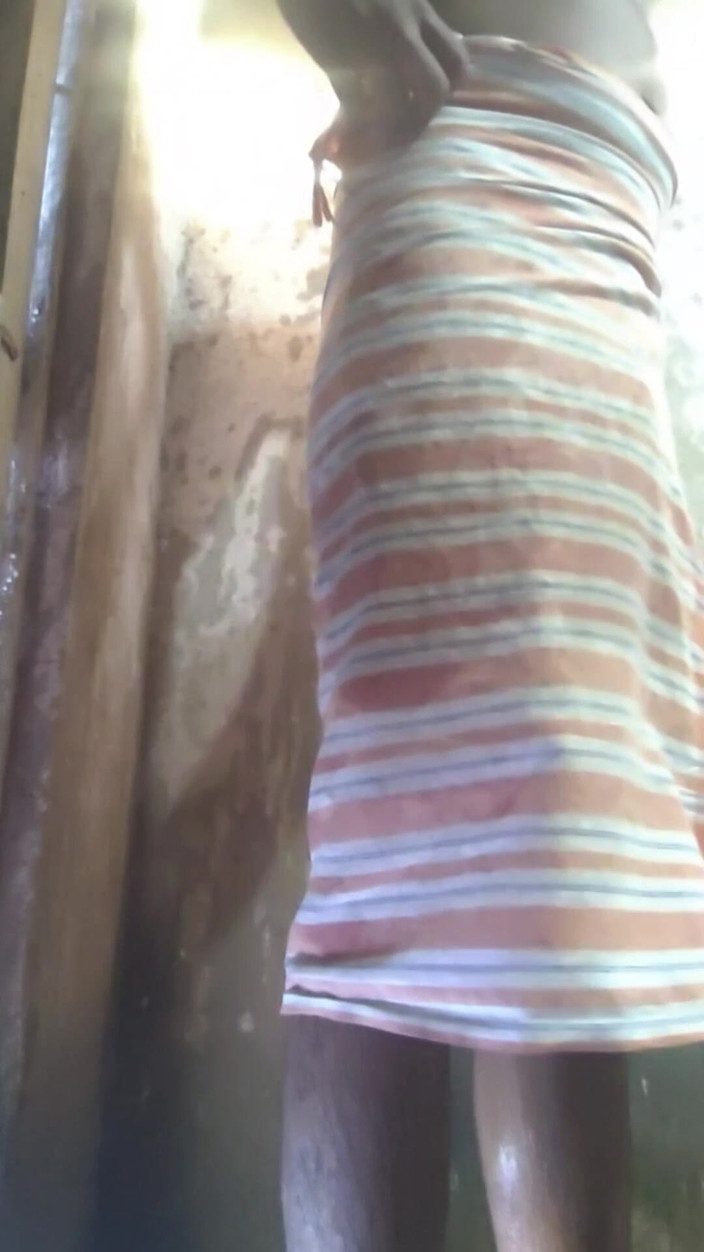 Uniqueboy: Băiat unic indian heterosexual făcând baie sexy...