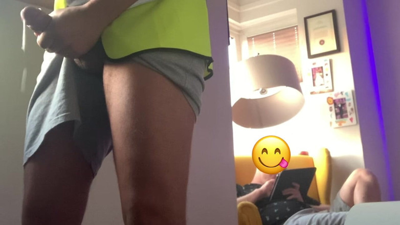 Hot dick in your ass: Mentre dipingevo il muro, mi arrapai e mi sego davanti...