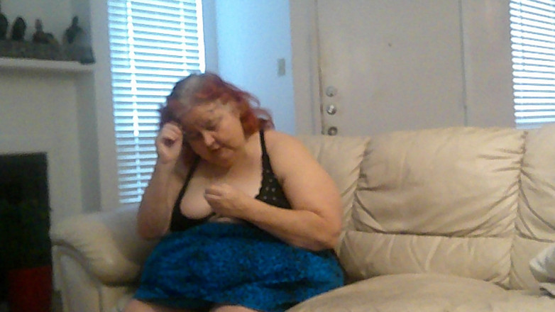 BBW nurse Vicki adventures with friends: Zralá bbw zrzavá sestřička Vicki s vámi mluví, když dělá...
