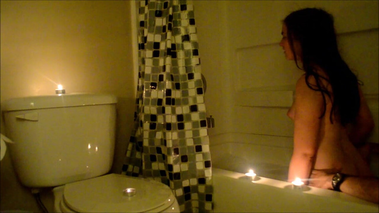 LustfulGeeks: Abby, sexe romantique dans la baignoire