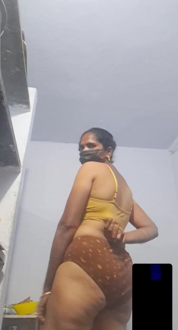 Jayaselvi: Tamil Stepaunty Enjoyed in Video Call