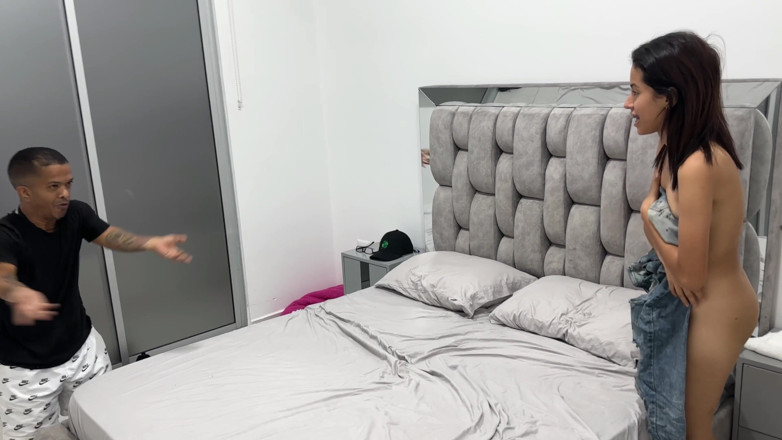 hopesex: Uomo latino muscoloso con un cazzo enorme penetra con forza...