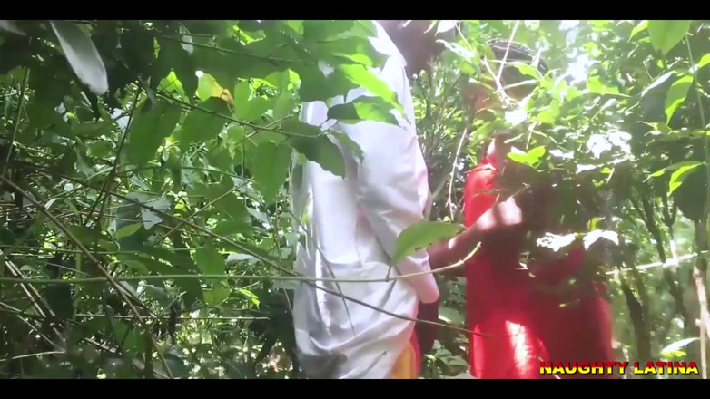 naughty latina: Cespuglio locale africano sesso con la moglie del cacciatore