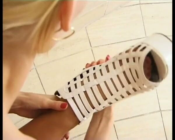 All about pee: Top Babe and Her Funny Pee Games: It's so Sexy