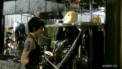 Lezdom Entertainment: Încornoratul în dispozitiv de castitate trebuie să-și urmărească femeia cu o...