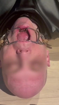 Viel spucke mit bondage und etwas nadel-cbt