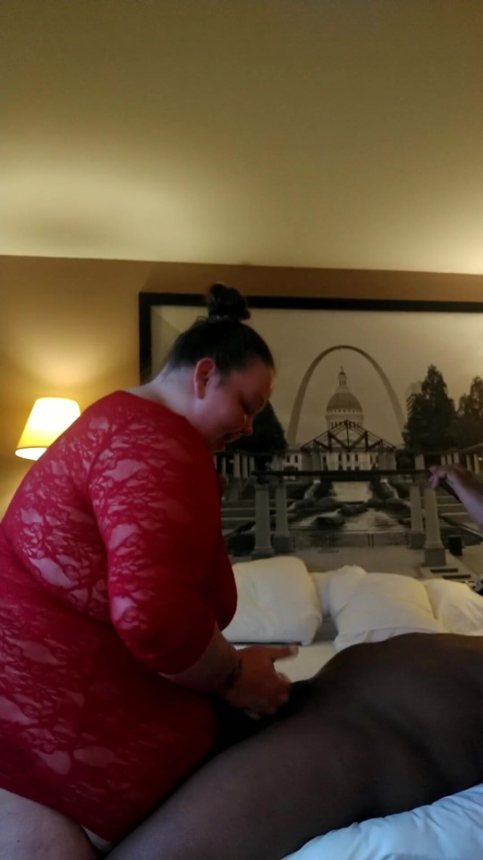 Kimmywetwet: BBC Facefucks Piggy