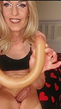 Dildo neukpartij en enorme cumshot