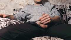 NoelDero: Ten chlap sleduje porno a masturbuje. Zničený orgasmus 4krát a hlasité...