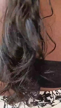 Vrouw krijgt een piekorgasme dat uit poesje stroomt - 1