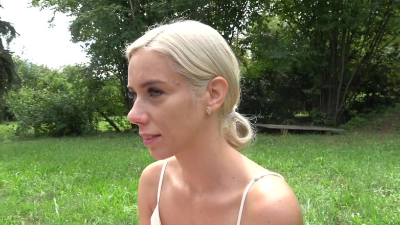 NM fetish femdom videos by Princess Nikki Cruel: Sexy blondine wordt gehoorzaam en klaar om een perfecte seksrobot...