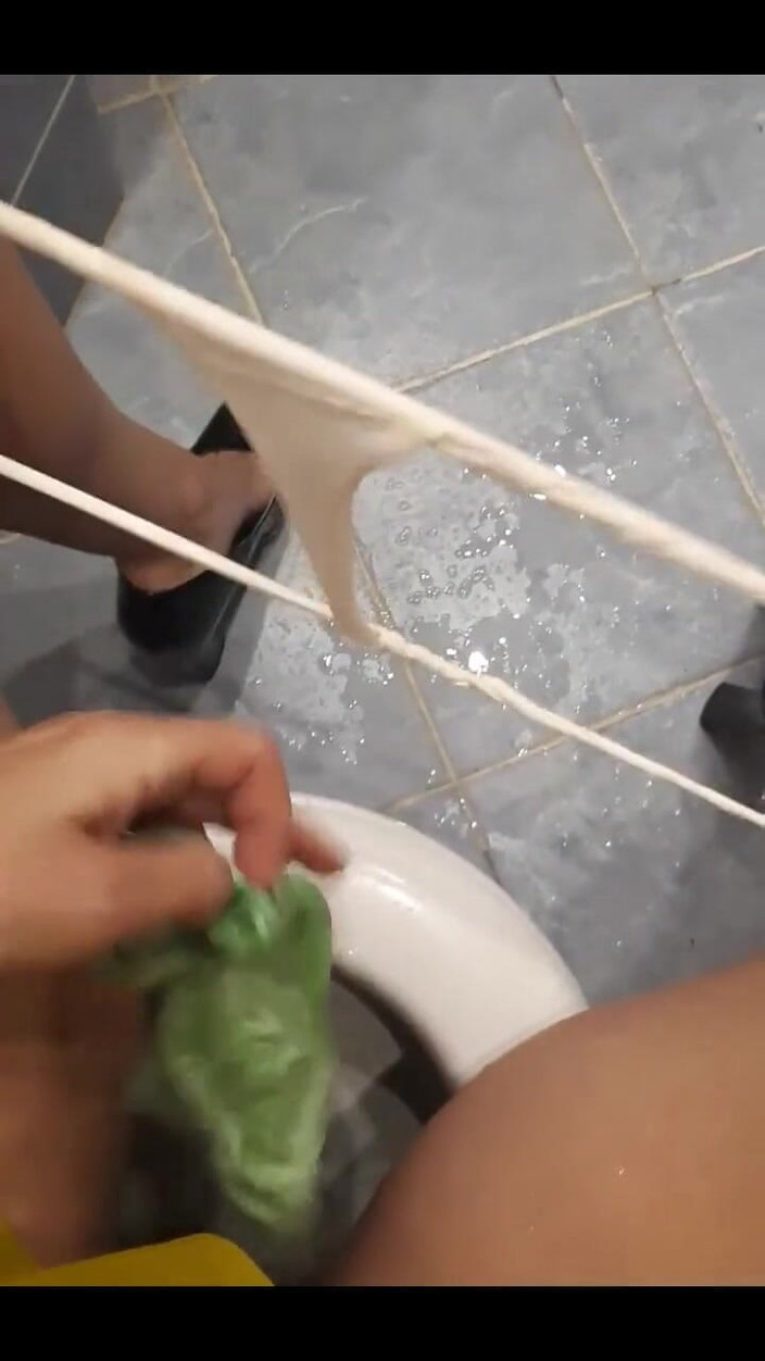 FrauleinP: Dnes jsem neměl šanci čůrat, tak mi vytéká imy měchýř