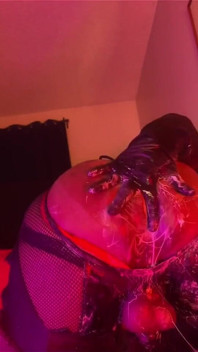 Seksi sürtük femboy büyük dildo ile deliği açıyor - edepsiz kremsi göt oyunu