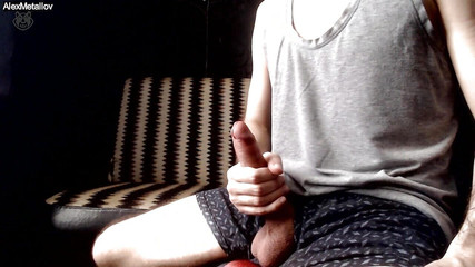 Alex Metallov: 我已经三个星期没有自慰了。大声的呻吟，大量射精