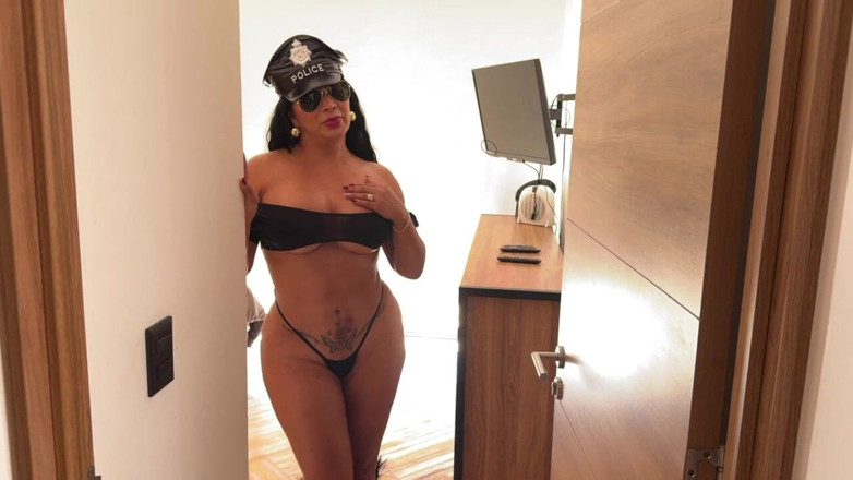 Calientehubxxx: La Policía Con Gali Diva