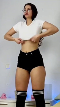 Shanaxnow la bella teen sexy prova a fare un haul