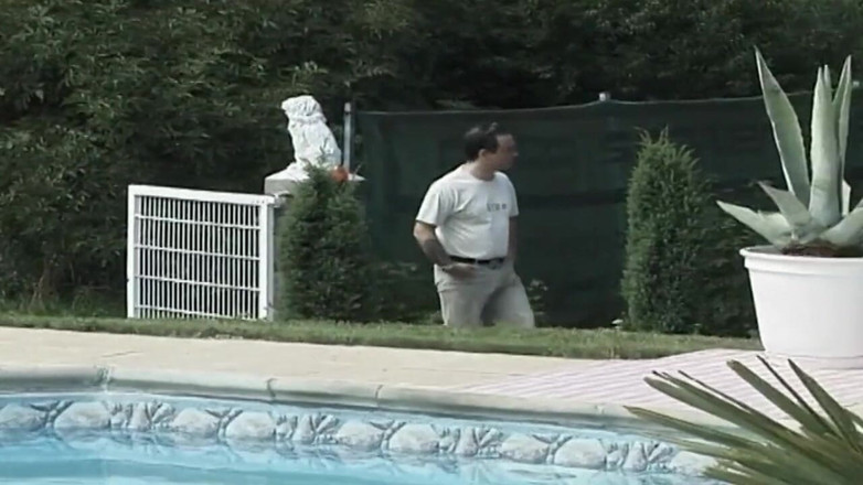 Freaks on Cocks: Vulpea matură este futută în piscina ei