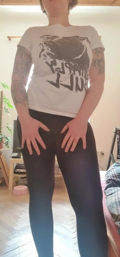 Sweet Nicolett: Horny bitch wants to fuck