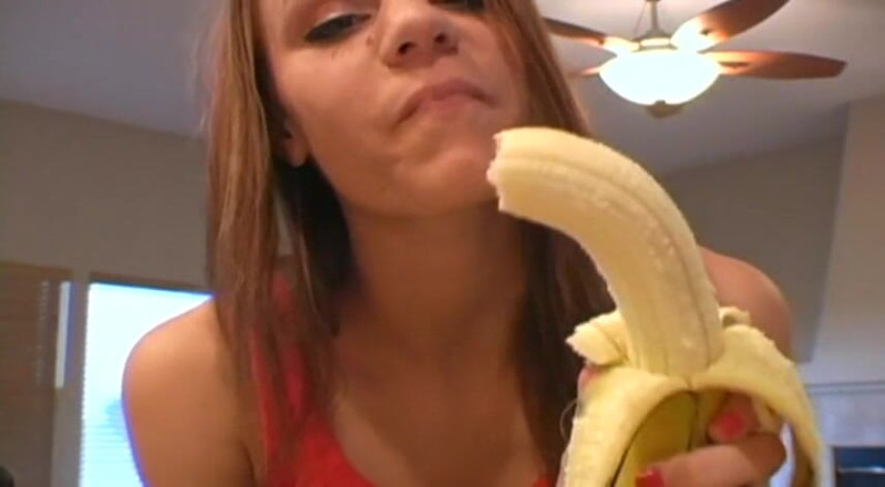 Femdom Austria: Banane necken