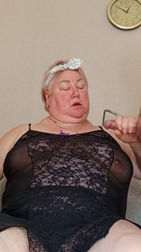 Pomáhám své macechě s angličtinou a ona mi kouří