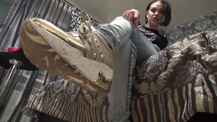 Goddess Misha Goldy: Cium sepatu emasku dan muncrat!