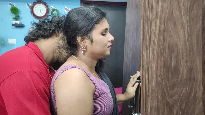 Vaigavarun45: Sex with My Hot Bhabhi Girl Friend in Half Saree