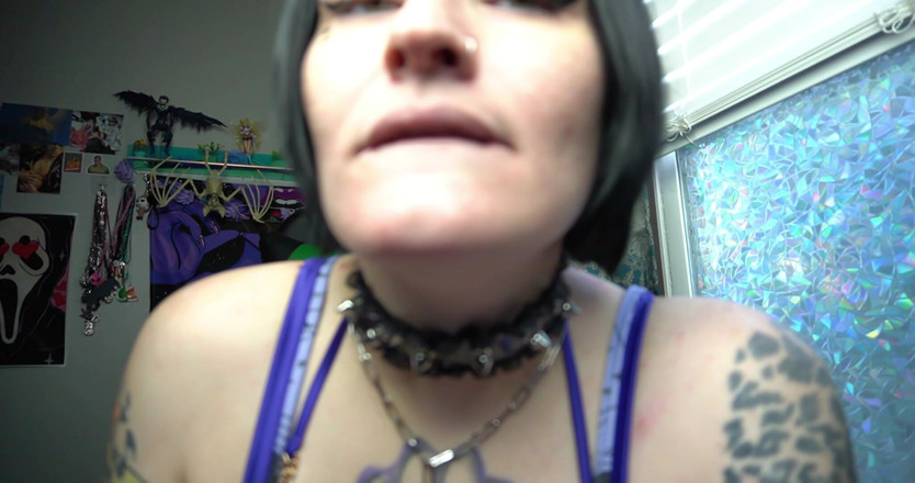 GothBunny6669: Big Tit Goth Slut Lets You Enjoy Their Dentures and...
