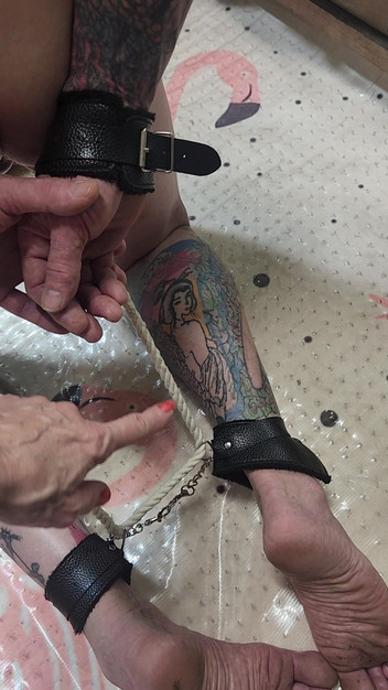 Goode Girl: Gadis goode mengikat bola dan kontol suami dan bersenang-senang dengan...