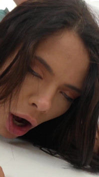 Vášnivý sex s atraktivní brunetkou