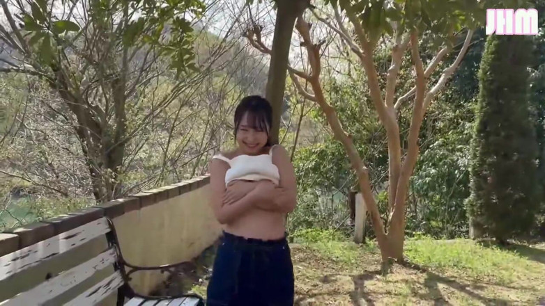 Japanese Hentai Matings: Ihre weichen Kurven glänzen unter dem offenen Himmel, während ihre...
