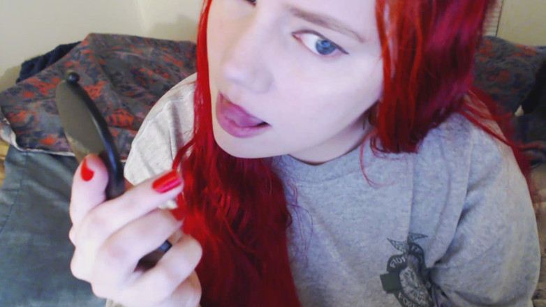 Scarlet Vixen: Fetish bibir dan mulut – gincu panas merah