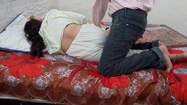Tem a chance de foder enquanto massageia bua de volta