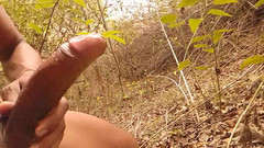 Harmit das: भारतीय आदमी जंगल में लंड की मालिश का मजा ले रहा है